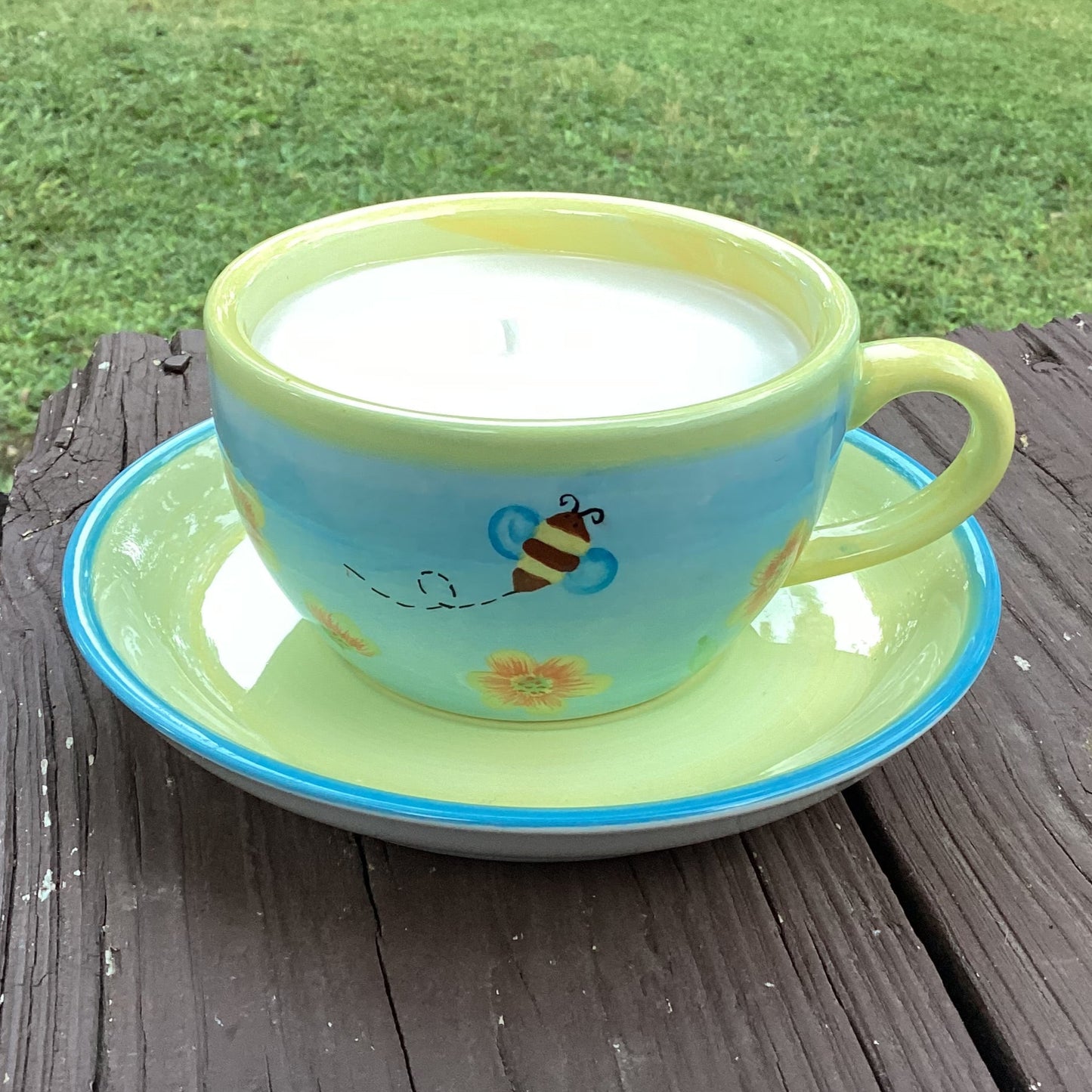 Bee Teacup Candle – Fresh Bamboo 🍯🐝