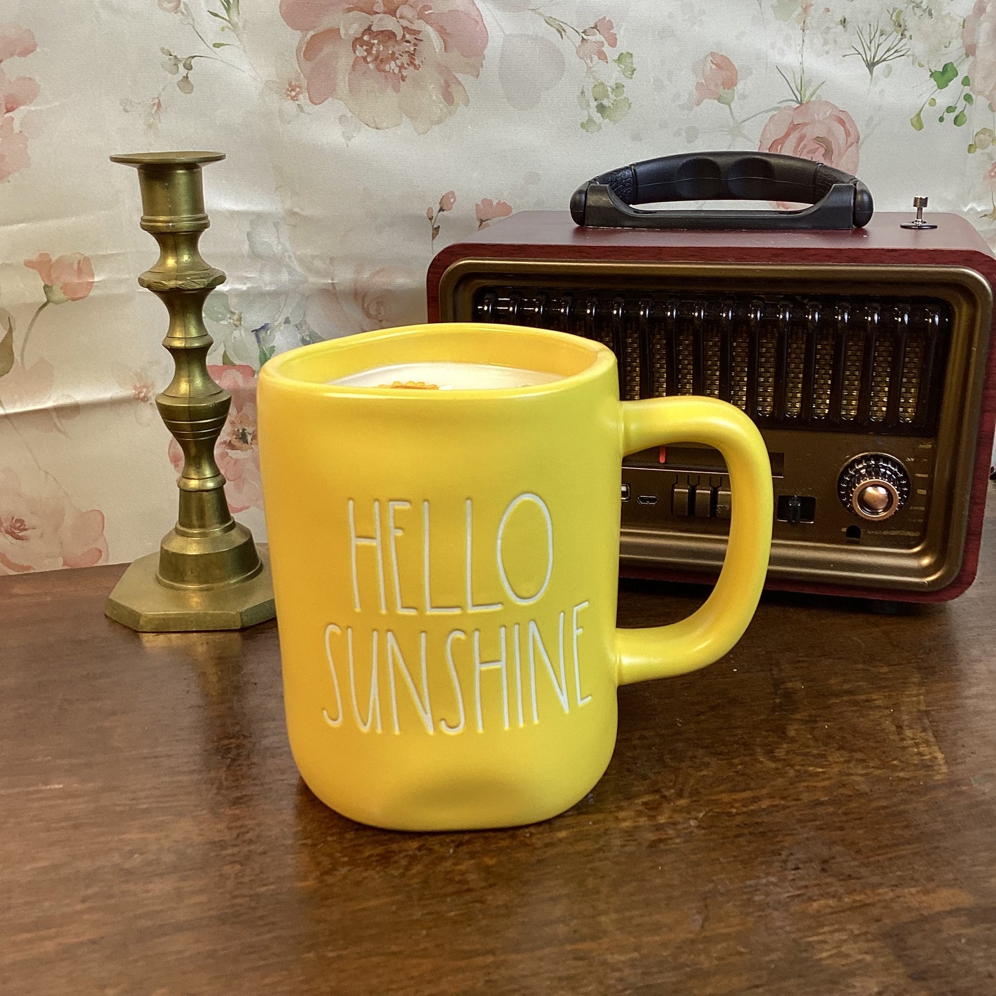 ☀️ “Hello Sunshine” Rae Dunn Oversized Candle – Clean Cotton Fragrance 🌼
